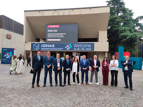 La Diputación de Castellón muestra en Cersaie su máximo respaldo a la industria cerámica de la provincia