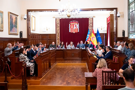 La Diputación refuerza su defensa de la agricultura, el aeropuerto como motor económico y las Islas Columbretes