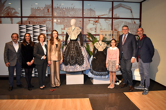 El Corte Inglés ha entregado hoy a las Reinas de la Magdalena los trajes de las Galanías
