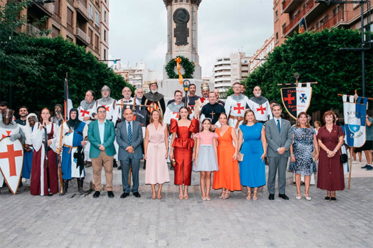 La alcaldesa participa en el homenaje al Rey Jaume I de la Asociación Cultural Cavallers Templers de Castelló