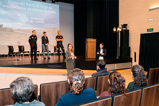 El Ayuntamiento informa a la comunidad educativa sobre el nuevo Protocolo frente al riesgo de Inundaciones en Centros Docentes El Ayuntamiento informa a la comunidad educativa sobre el nuevo Protocolo frente al riesgo de Inundaciones en Centros Docentes