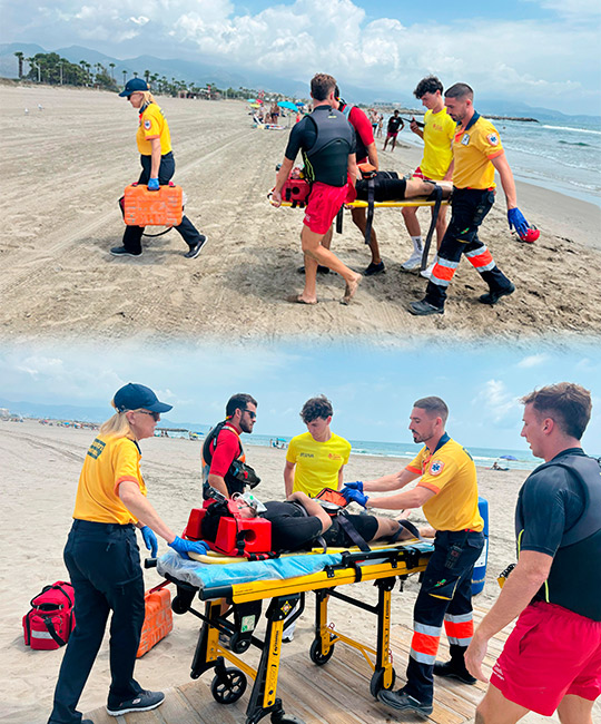 Salvamento y Socorrismo, sanitarios, bomberos municipales y Policía Local refuerzan la coordinación ante emergencias con un simulacro de rescate acuático en la playa del Gurugú 