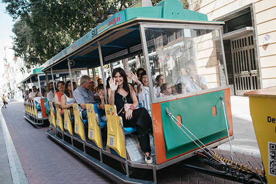 El Patronato de Turismo amplía el tren turístico para potenciar el turismo senior y dinamizar el comercio local