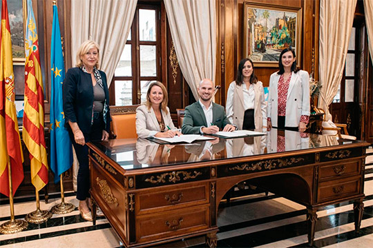 Castellón suscribe un convenio con la UNED para impulsar un aula en el Grao con actividades formativas y culturales para mayores de 55 años