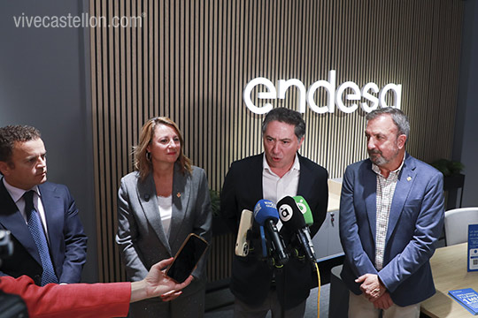 Carrasco pone en valor la importancia de la dinamización del centro de la ciudad en la visita al nuevo Punto Endesa en Castellón