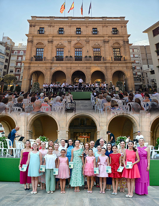 Castellón inicia los actos en honor a Sant Cristòfol con el concierto de la Banda Municipal en la Plaza Mayor