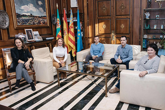 La alcaldesa de Castellón recibe a la nueva directiva del Nou Bàsquet Femení
