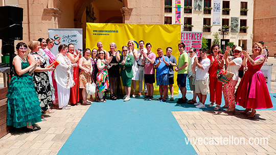 El primer desfile inclusivo llena de moda local la Plaza de la Pescadería