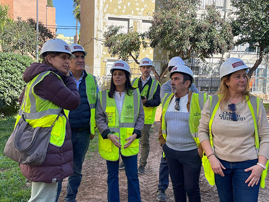 Ester Giner visita las obras del Plan de Barrios en Rafalafena que han completado ya cerca del 70% de las medidas de eficiencia energética