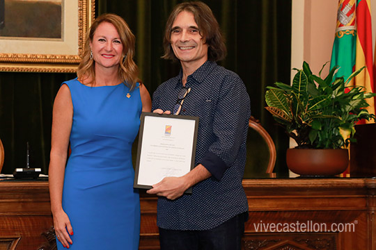 La Acadèmia Valenciana de la Llengua y Mateu Rodrigo Lizondo reciben los premios Valencià de l’Any en Castellón