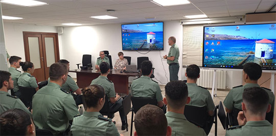 García Valls recibe a alumnos y alumnas de la Academia de Oficiales de la Guardia Civil de Aranjuez de viaje institucional a Castellón García Valls recibe a alumnos y alumnas de la Academia de Oficiales de la Guardia Civil de Aranjuez de viaje institucional a Castellón