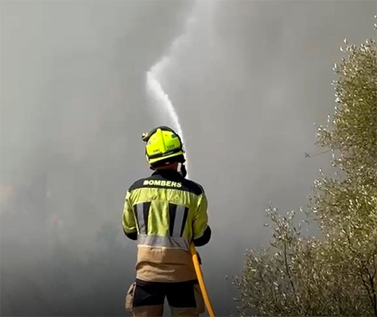 Los Bomberos del Ayuntamiento de Castellón se relevan para seguir colaborando en la extinción del incendio forestal de la Vall d’Uixó