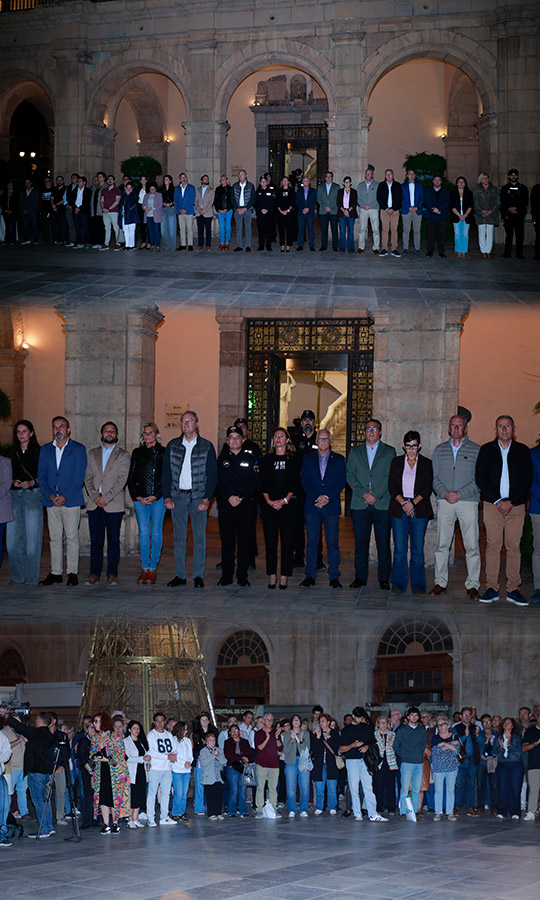 La Plaza Mayor de Castellón acoge cinco minutos de silencio en recuerdo a las víctimas del accidente de tren en Urda (Toledo) La Plaza Mayor de Castellón acoge cinco minutos de silencio en recuerdo a las víctimas del accidente de tren en Urda (Toledo)