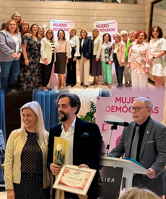 Mujeres por la Igualdad reconoce a Pepe Mora y al barítono Pepe Queralt en su merienda de inicio de curso