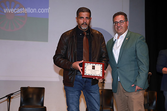 El Ayuntamiento apoya a la Asociación de Integración Gitana en la primera gala de los Premios Rromipen El Ayuntamiento apoya a la Asociación de Integración Gitana en la primera gala de los Premios Rromipen