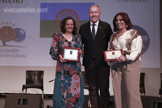 El Ayuntamiento apoya a la Asociación de Integración Gitana en la primera gala de los Premios Rromipen El Ayuntamiento apoya a la Asociación de Integración Gitana en la primera gala de los Premios Rromipen