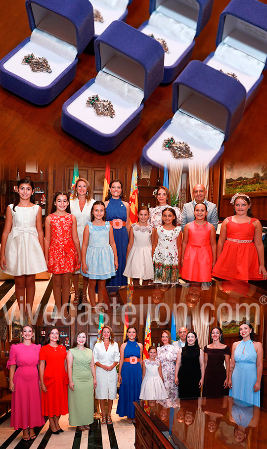 Entrega los aderezos oficiales a las Reinas de las Fiestas de Castellón, Clara Sanz y Ana Colón