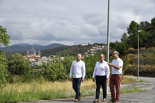 José Martí visita las obras  de limpieza y de mejora de la visibilidad y la seguridad vial de la  CV-240 que conecta El Toro con el límite de la provincia de Teruel