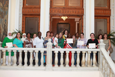 Entrega de diplomas a las 15 mujeres participantes en las Aulas de Formación Familiar Entrega de diplomas a las 15 mujeres participantes en las Aulas de Formación Familiar