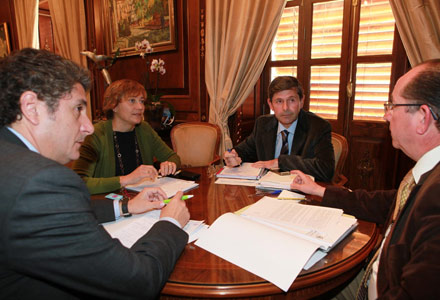 El Alcalde de Castellón, Alfonso Bataller, lidera la jornada de trabajo de expertos en eficiencia energética del Instituto Europeo de Tecnología e Innovación El Alcalde de Castellón, Alfonso Bataller, lidera la jornada de trabajo de expertos en eficiencia energética del Instituto Europeo de Tecnología e Innovación