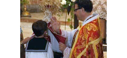 Encuentro de los niños de primera comunión con la virgen del Lledó y paso por el manto Encuentro de los niños de primera comunión con la virgen del Lledó y paso por el manto