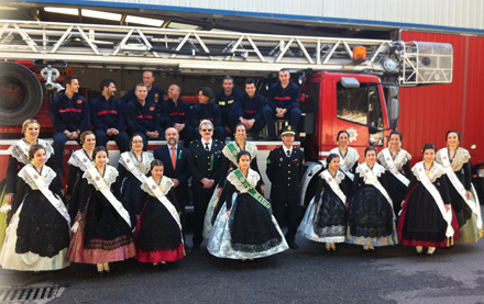 visita de las reinas de las fiestas a los Bomberos visita de las reinas de las fiestas a los Bomberos