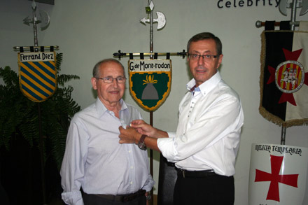 el Maestre impuso la insignia de oro y plata al XVII Guillem de Mont-rodón, José Gargori Vicent el Maestre impuso la insignia de oro y plata al XVII Guillem de Mont-rodón, José Gargori Vicent