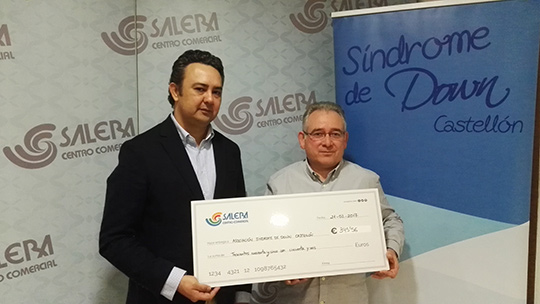 El Centro Comercial Salera consigue recaudar en su belén navideño 345€ que fueron entregados a la Asociación Síndrome de down de Castellón