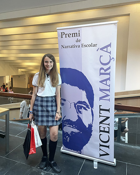 Vega Castellano, alumna del Colegio San Cristóbal, gana el XX Premi de Narrativa Escolar Vicent Marçà Vega Castellano, alumna del Colegio San Cristóbal, gana el XX Premi de Narrativa Escolar Vicent Marçà