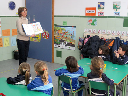 Abuelos cuentacuentos en el colegio San Cristóbal