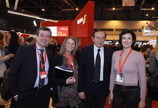 Representantes del grupo Civis Hoteles en Fitur