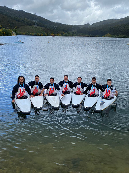 Plata del equipo absoluto de Kayak-Polo en Pontevedra