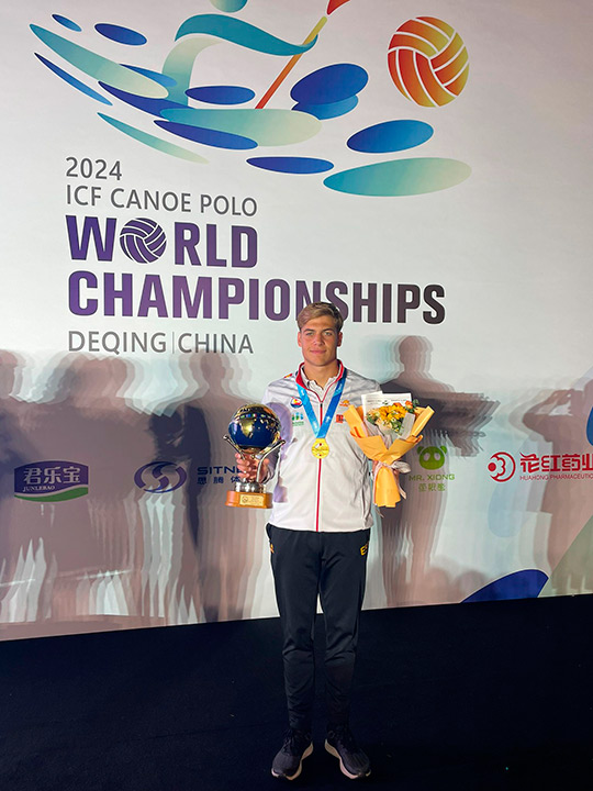 Jose Luis Aguilar, campeón del mundo con la selección Sub-21 de kayak-polo 