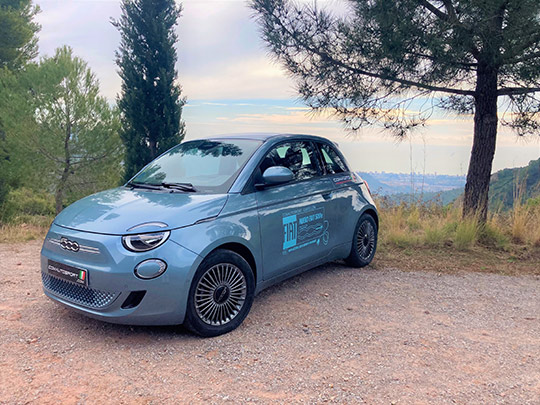 Vamos a viajar con un Fiat 500e de Comauto Sport hasta Benicàssim