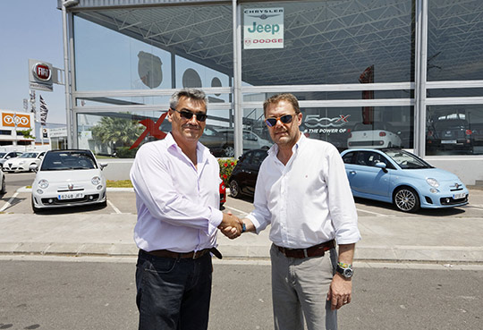 Comauto entrega una flota de Abarth 500C a la Escuela de Conducción del Circuito de la Comunitat Valenciana