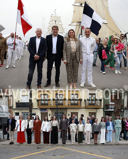 Más de 200 personas participan en el desfile marinero