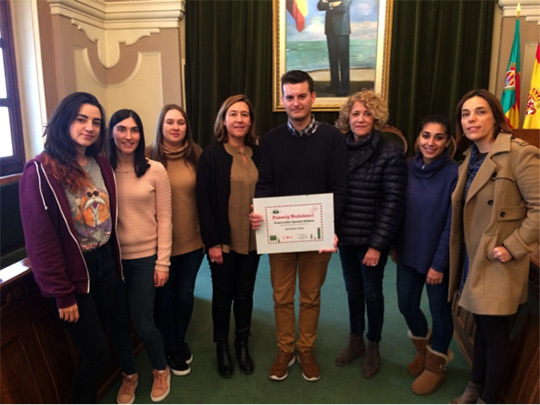 Alumnos de diseño de interiores de EASD ganan uno de los premios del concurso de escaparates navideños de Castellón