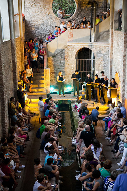 Improvisación teatral, danza contemporánea y poesía para despedir  Feslida