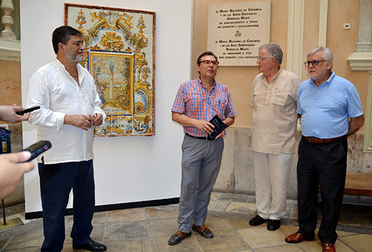 Un retablo cerámico de Alcora se expone en el Marqués de Dos Aguas de Valencia 