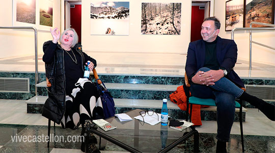 Conversación con la artista Carmen Calvo en la Sala San Miguel de la Fundación Caja Castellón