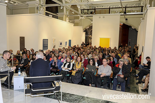 Víctor Manuel presenta ´El gusto es mío´ en la Fundación Caja Castellón