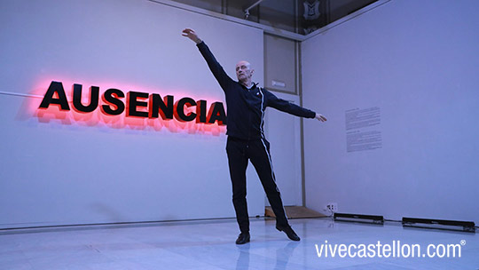 Charla-espectáculo con intervenciones de danza del bailarín y coreógrafo Cesc Gelabert Charla-espectáculo con intervenciones de danza del bailarín y coreógrafo Cesc Gelabert