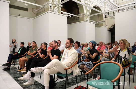 Miss Beige “una mujer que se atreve a ir por la vida con entereza y dignidad”, clausura las jornadas de performance de la Fundació Caixa Castelló 