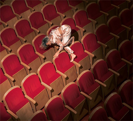 Apuntes sobre la fragilidad: Una pieza escénica de danza de Lula Amir
