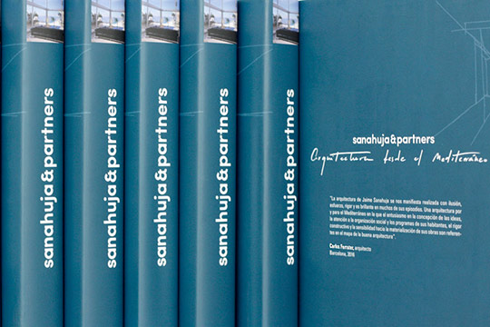 Arquitectura desde el Mediterráneo, libro monográfico de sanahuja&partners