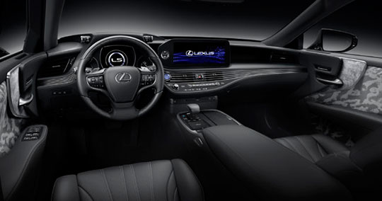 Nuevo Lexus LS 500h: Incorpora detalles como cambiar su tonalidad en función del ángulo de la mirada o del momento del día