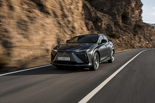 Lexus estrena el nuevo RZ 2025 haciendo gala del diseño y el equipamiento más premium