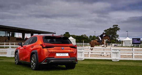 Lexus exhibe en Casas Novas 2019 el revolucionario UX 250h en un espectacular color naranja