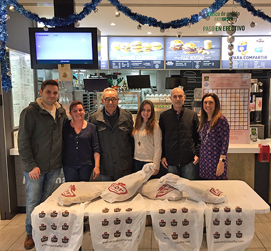 McDonald’s entrega el premio de su rifa solidaria en Castellón McDonald’s entrega el premio de su rifa solidaria en Castellón
