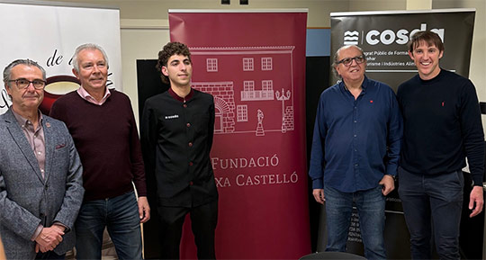 Adrián Martínez y Javier Costa, alumnos de COSDA, ganadores de las II Becas Gastronómicas l’Olla de la Plana / Fundación Caja Castellón Adrián Martínez y Javier Costa, alumnos de COSDA, ganadores de las II Becas Gastronómicas l’Olla de la Plana / Fundación Caja Castellón